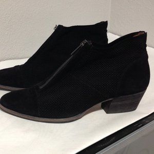 Aquatalia suede ankle boots 9